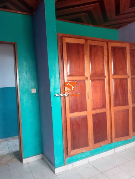 A modern studio to let at Logbessou