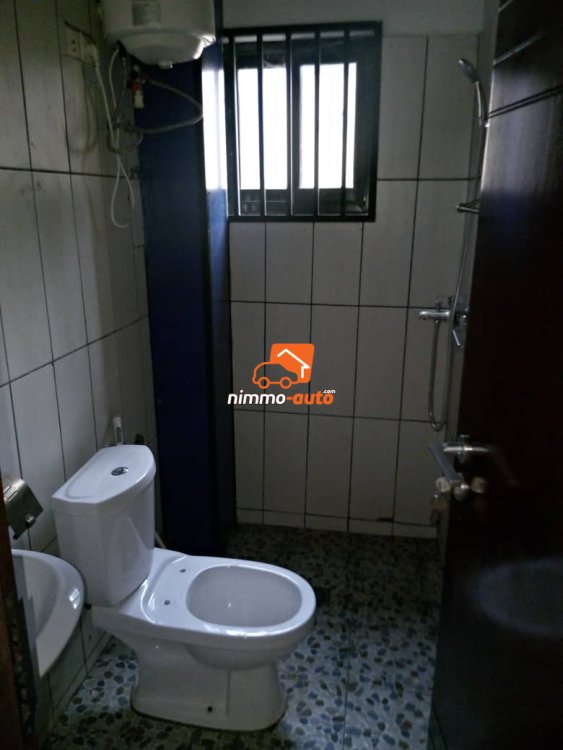 Studio moderne climatisé et avec groupe électrogène à Bastos