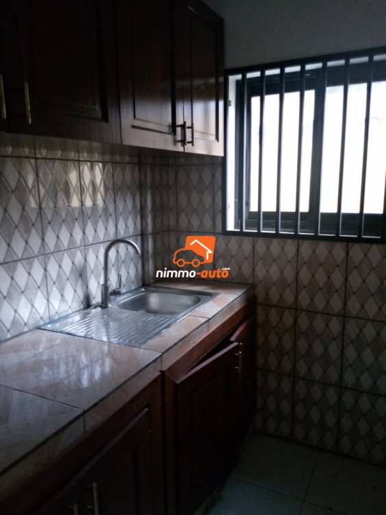 Studio moderne climatisé et avec groupe électrogène à Bastos