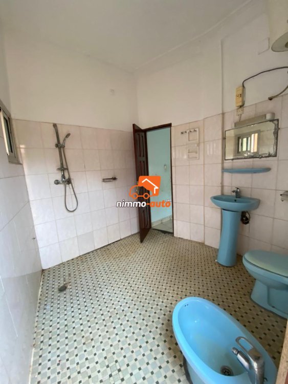 Appartement moderne bien spacieux à louer à Biyemassi
