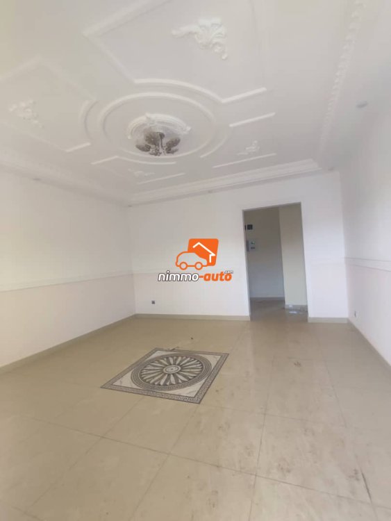 Appartements modernes nouvellement construits à Odza petit marché