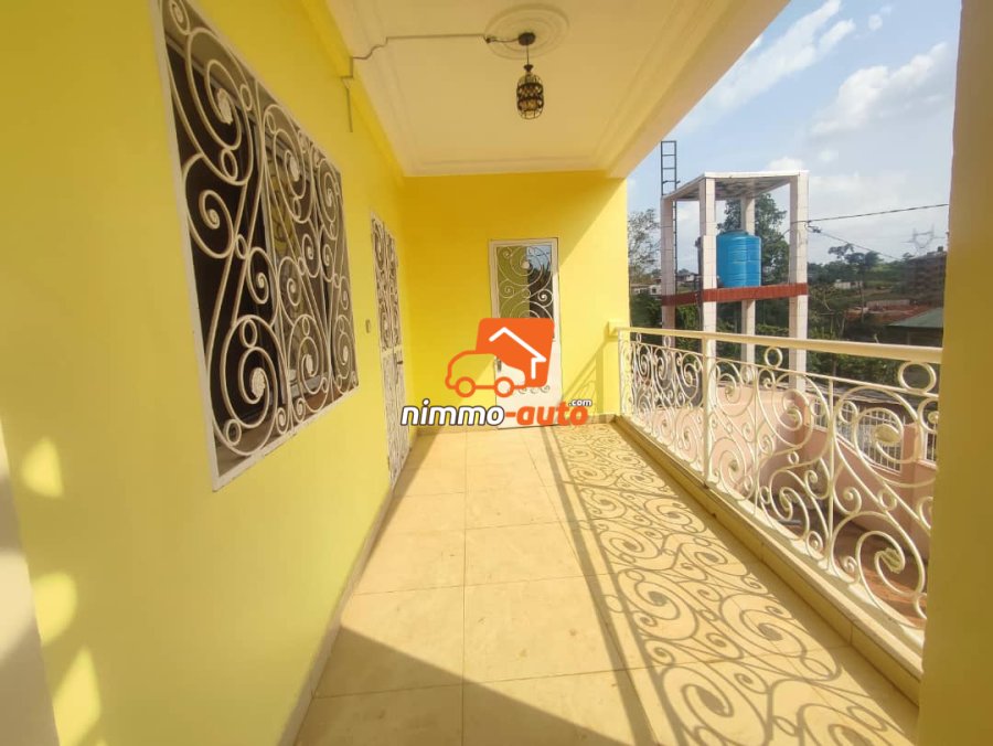 Appartements modernes nouvellement construits à Odza petit marché