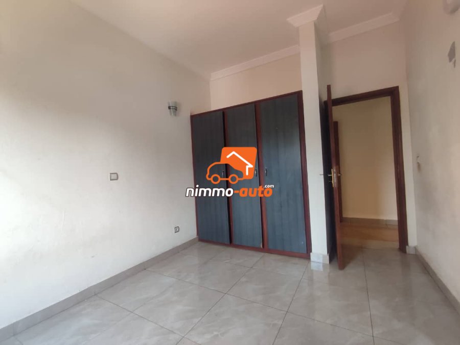 Très grand appartement à louer à Odza (Koweït City )