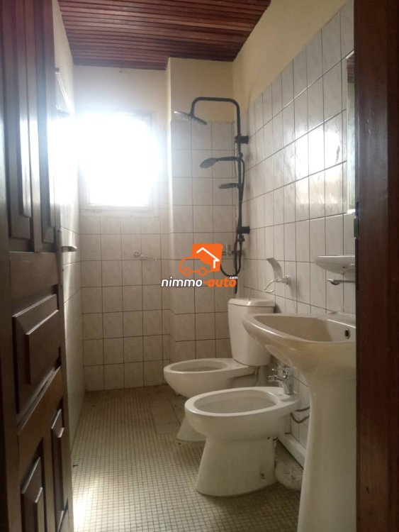 A well placed and secured spacious apartment to let at Saint Michel-Terminus