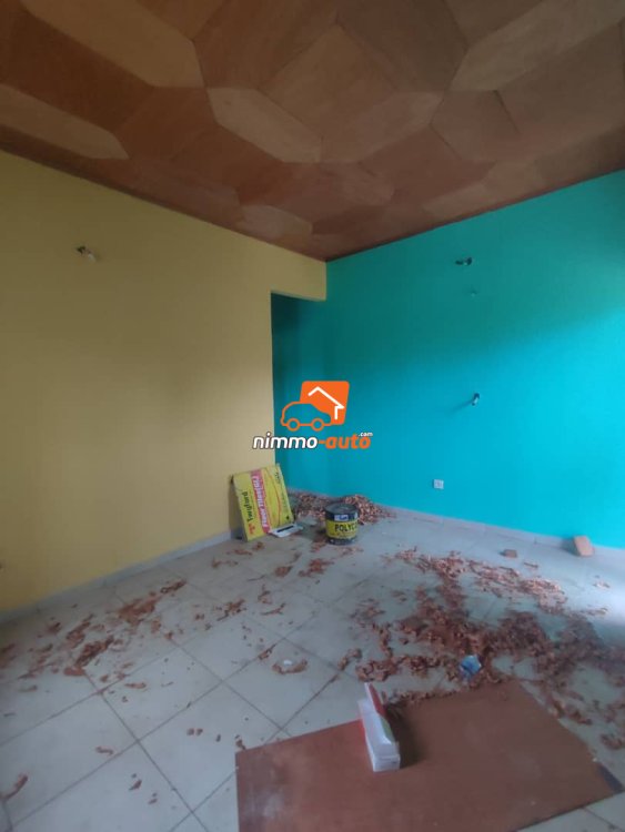 Studio moderne nouvellement construit à louer derrière Odza petit marché