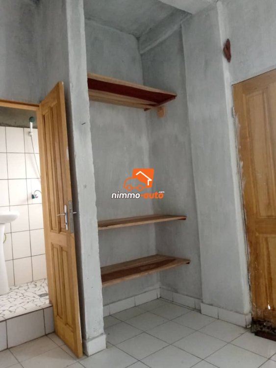 An apartment to let at Yassa entrée chefferie