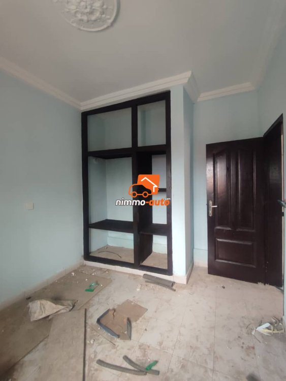 Studio moderne nouvellement construit à louer à Ekoumdoum