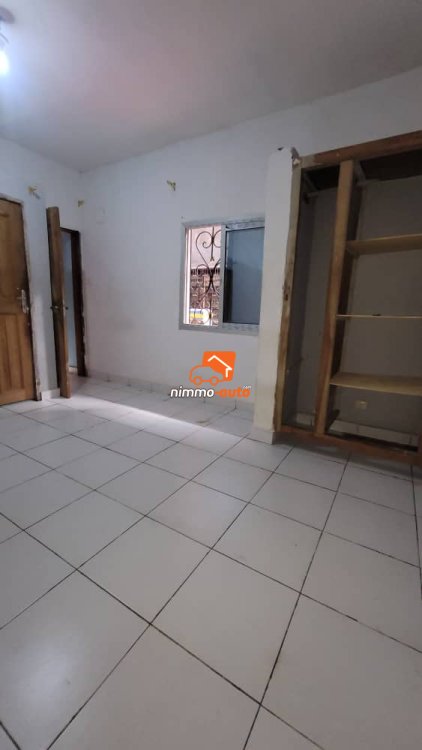 Incroyable chambre moderne en bordure de la route principale