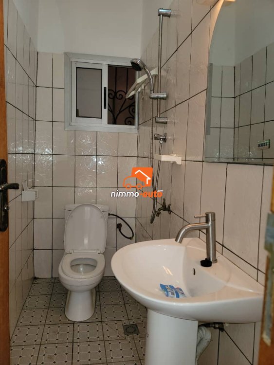 Magnifique chambre moderne nouvellement construite à louer à Jouvence