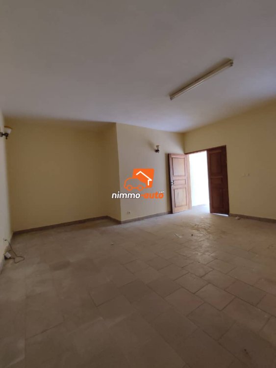 Appartement moderne 3ch 4dch à louer à Messamendongo très bon prix