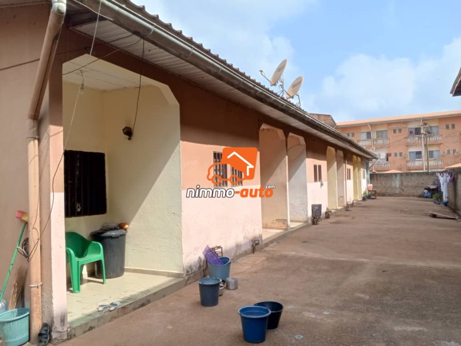 Mini Cité de 920m² à vendre dans un Camp à SOA