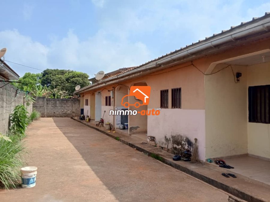 Mini Cité de 920m² à vendre dans un Camp à SOA