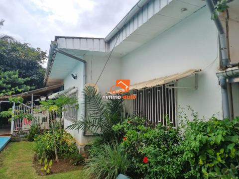 Grande villa moderne à vendre à Bastos avec piscine
