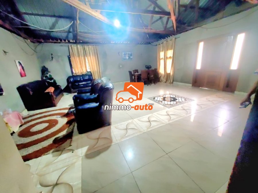 Villa à vendre au quartier Nkolfoulou