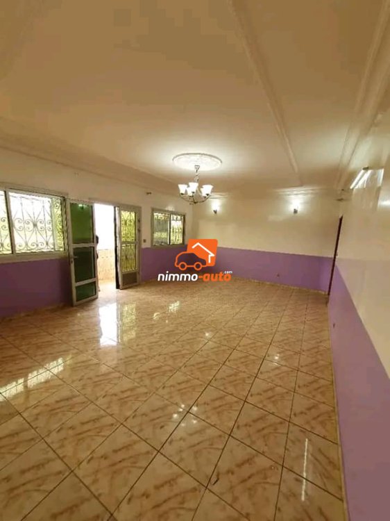 Appartement à Louer à Efoulan