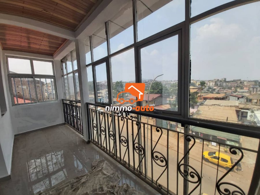 Très Grand Bureaux Très Haut Standing à Biyem-Assi en Route