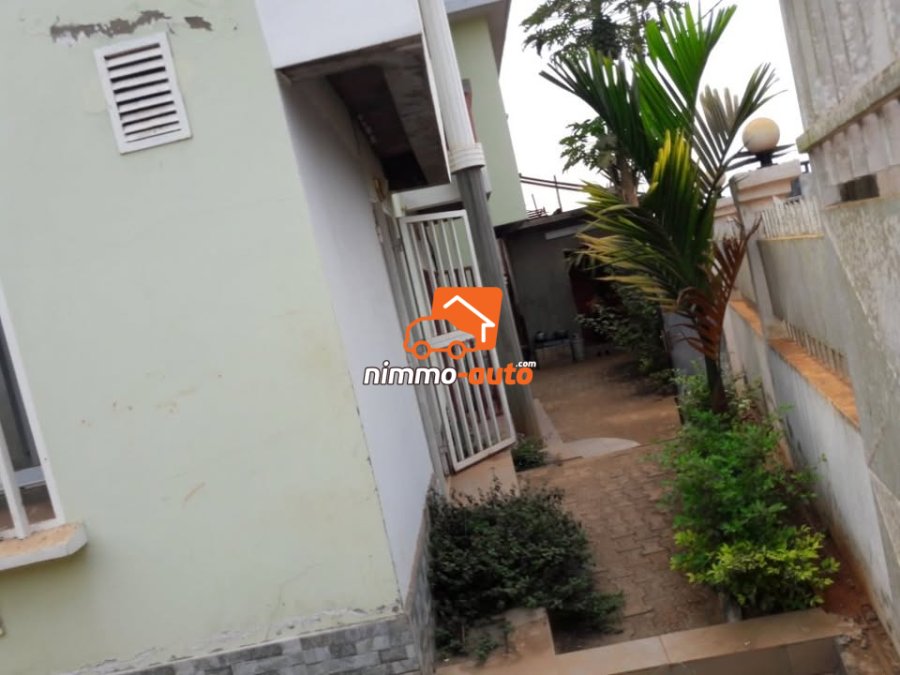 duplex locatif haut standing à vendre à nkolnda