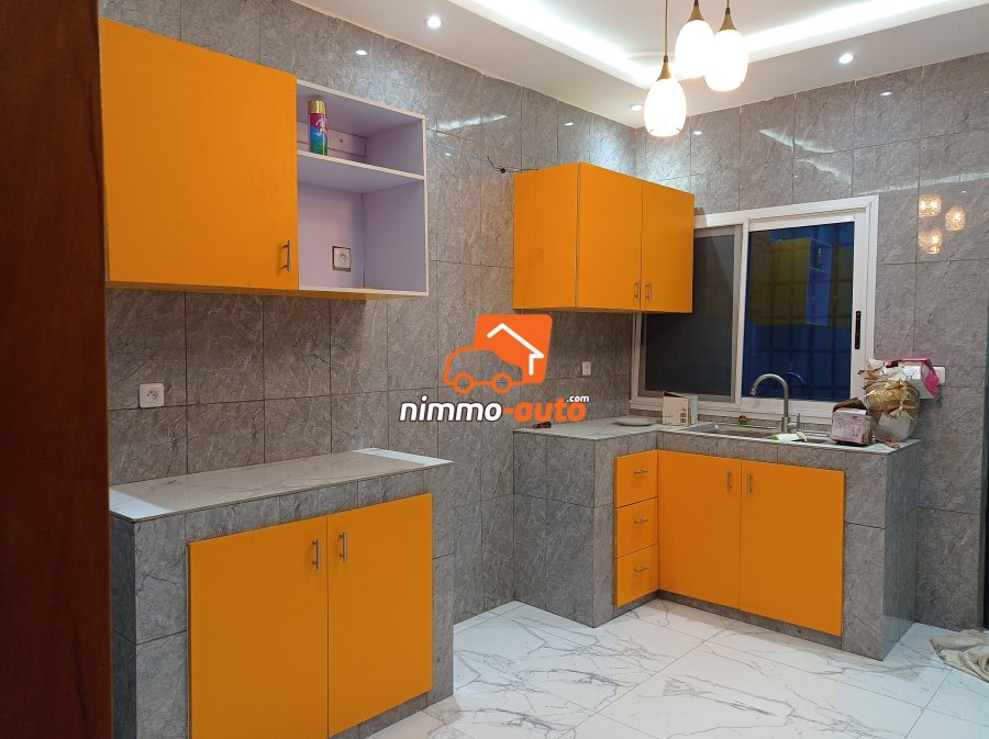 Immeuble R+2 nouvellement construit Bonaberi