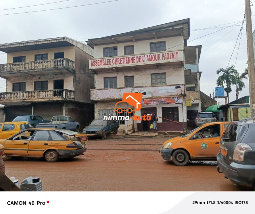 terrain commercial en forme L à vedre à nkolndongo