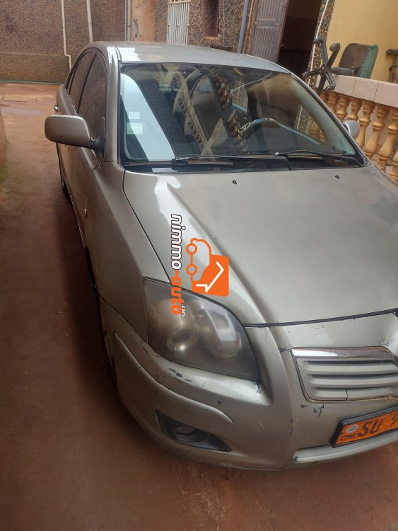 Toyota avensis leafback année 2003