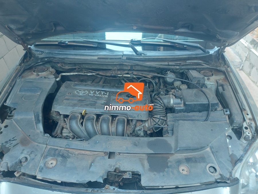 Toyota avensis leafback année 2003
