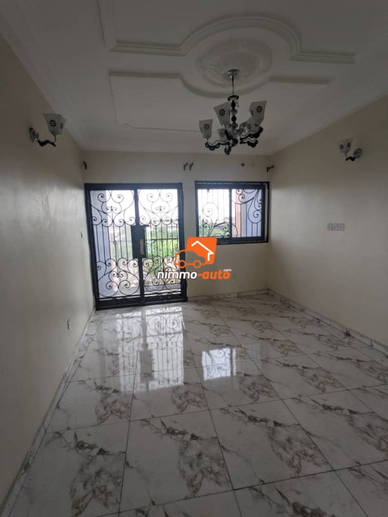 appartement haut standing à louer à Bp cité a l'étage