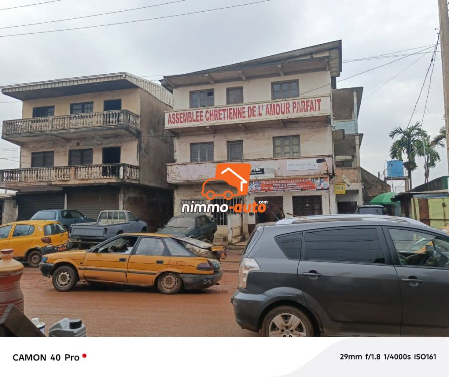 terrain commercial en forme L à vedre à nkolndongo