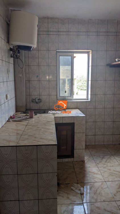 vaste appartement  de 3 chambres à louer à ngousso