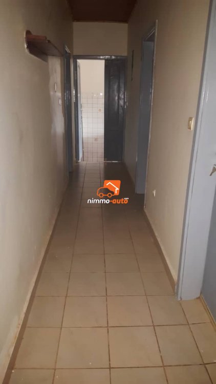 Villa avec jardin à vendre Nkolanga'a
