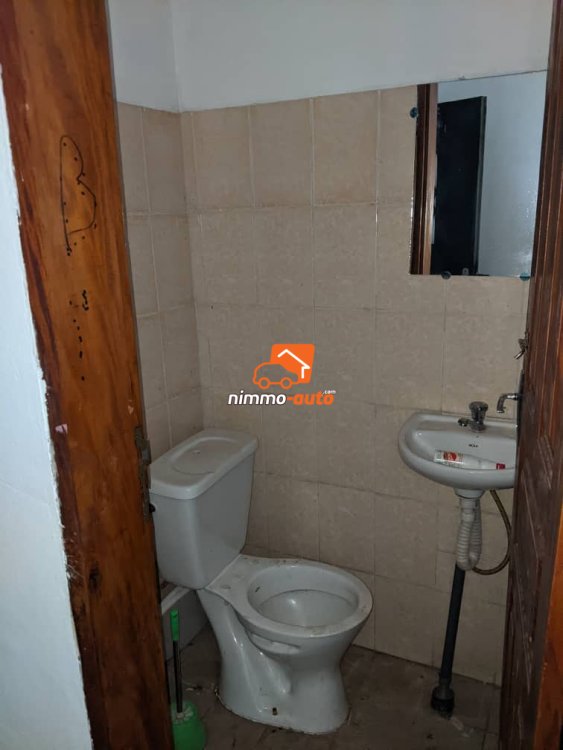 vaste appartement  3 chambres à louer à bastos