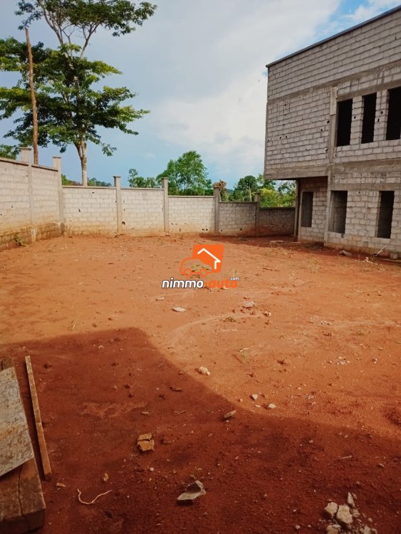 duplex en construction à vendre au quartier Mfou