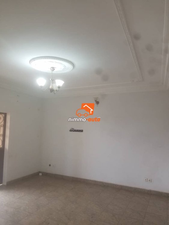 Appartement à louer à Biyemassi