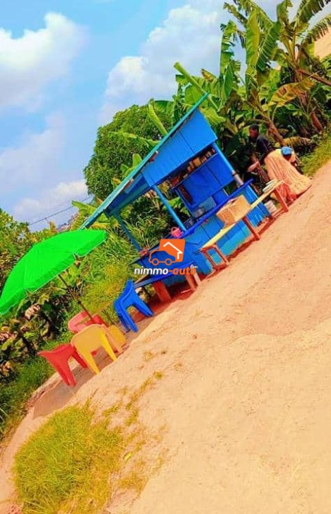 fond de commerce et emplacement à  vendre