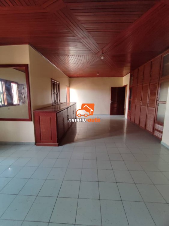 duplex haut standing à louer à efoulan