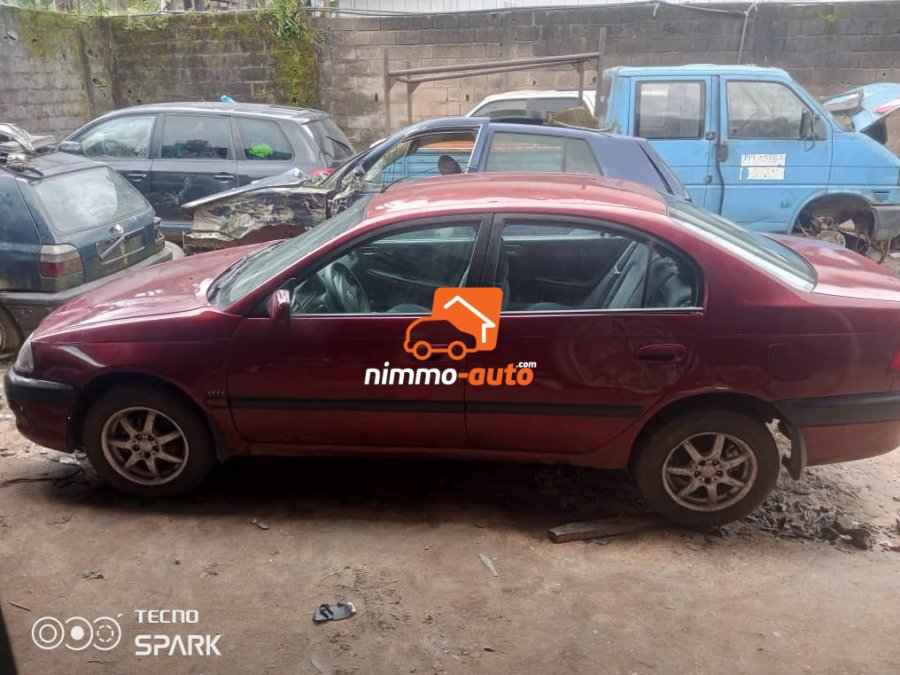 toyota avensis essence  à vendre