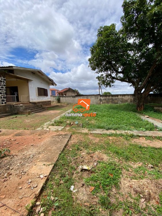 villa à louer à tsinga en  bordure de route