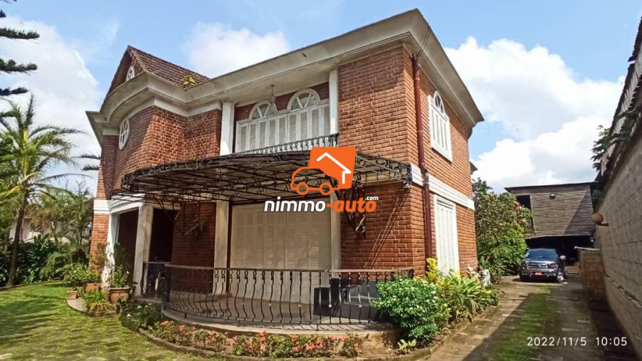 residence construite en brique de terre à vendre à bonamoussadi