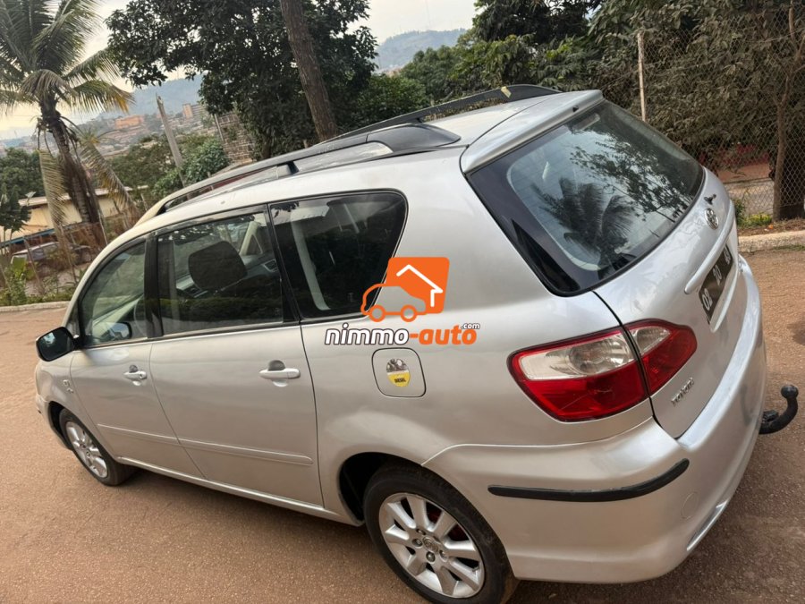 toyota avensis à vendre