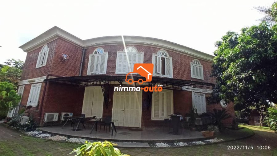 residence construite en brique de terre à vendre à bonamoussadi