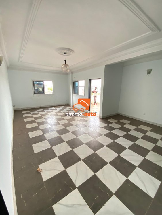 appartement haut standing à louer à Odza