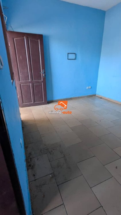 vaste studio à louer à obobogo