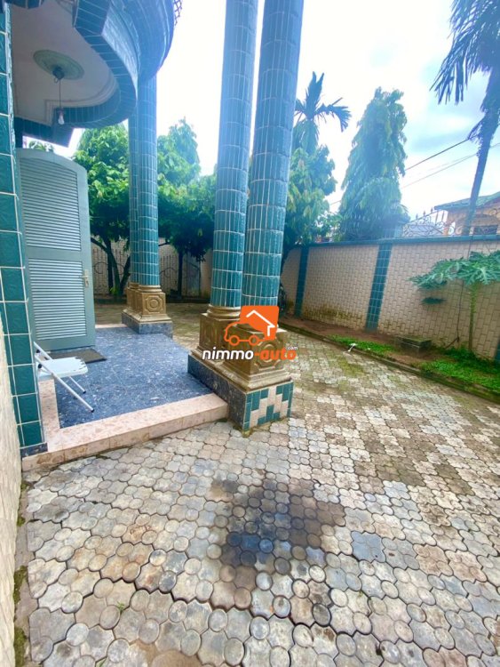 magnifique maison à vendre à bonamoussadi