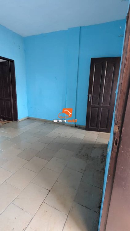 vaste studio à louer à obobogo