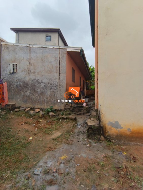 immeubble inachevé à vendre à etoudi