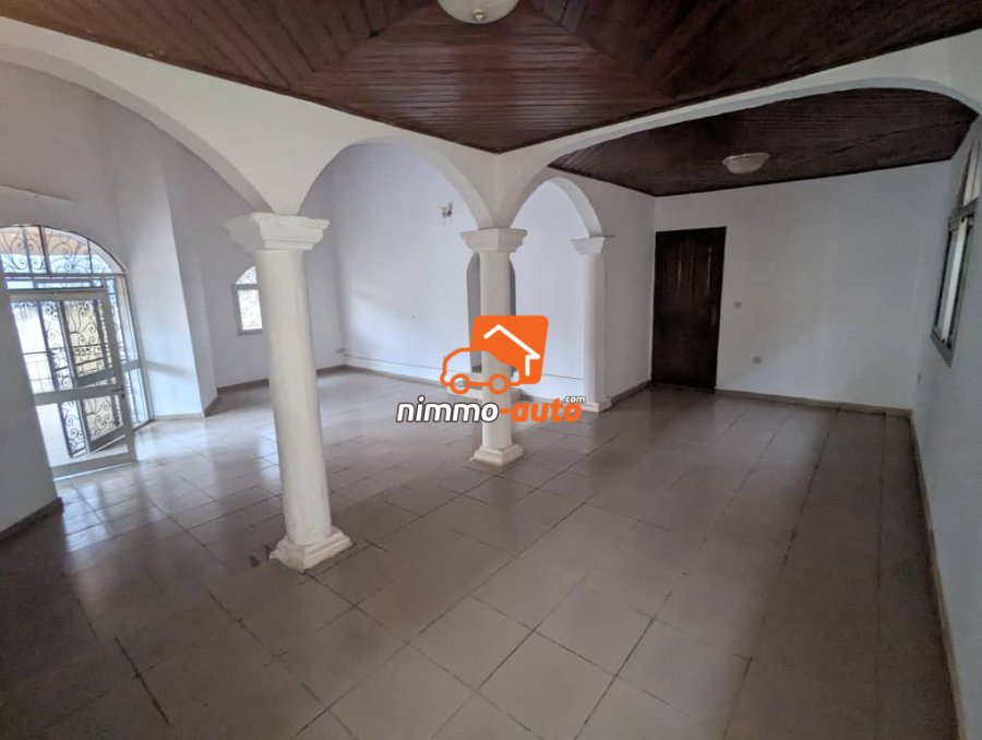 villa à louer à odza