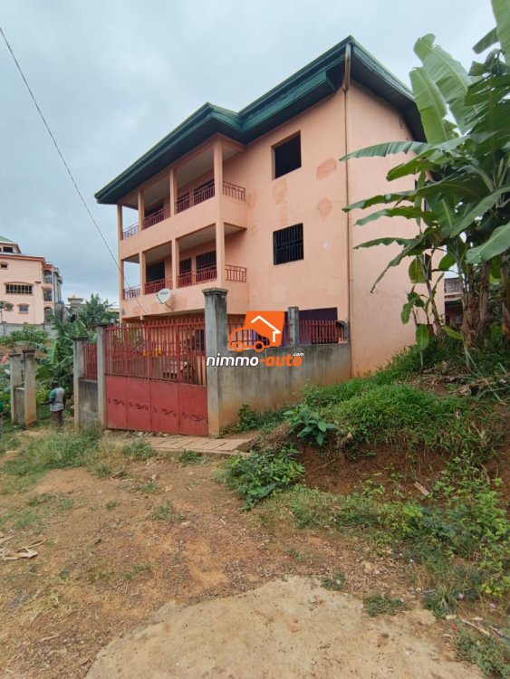 immeubble inachevé à vendre à etoudi