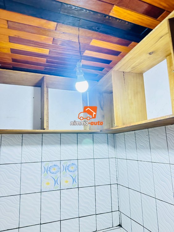 Studio bon  standing à louer à biyemassi