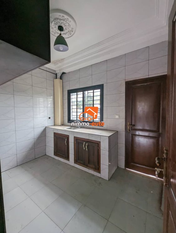 appartement 2 chambres situé nsymeyong