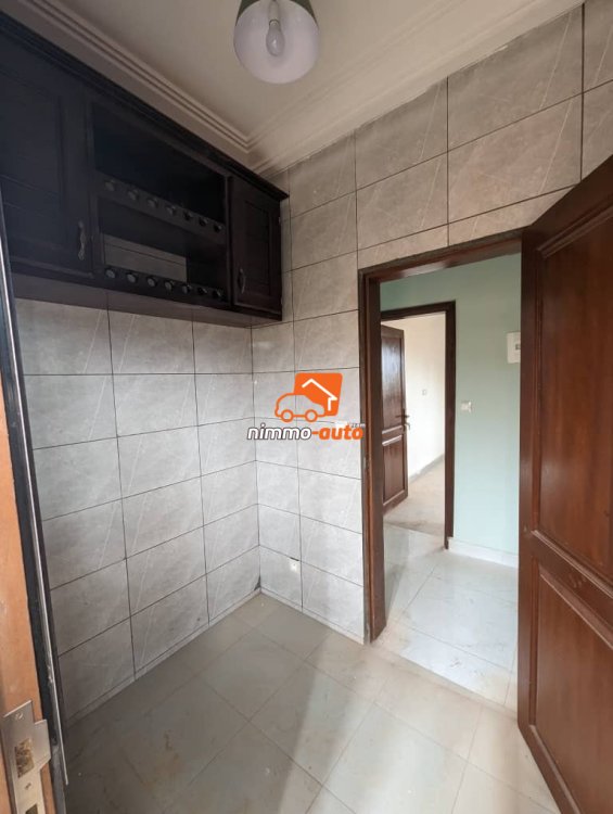 studio moderne  situé nsymeyong