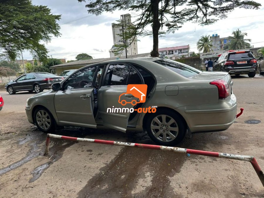 toyota avensis tête de cochon à vendre